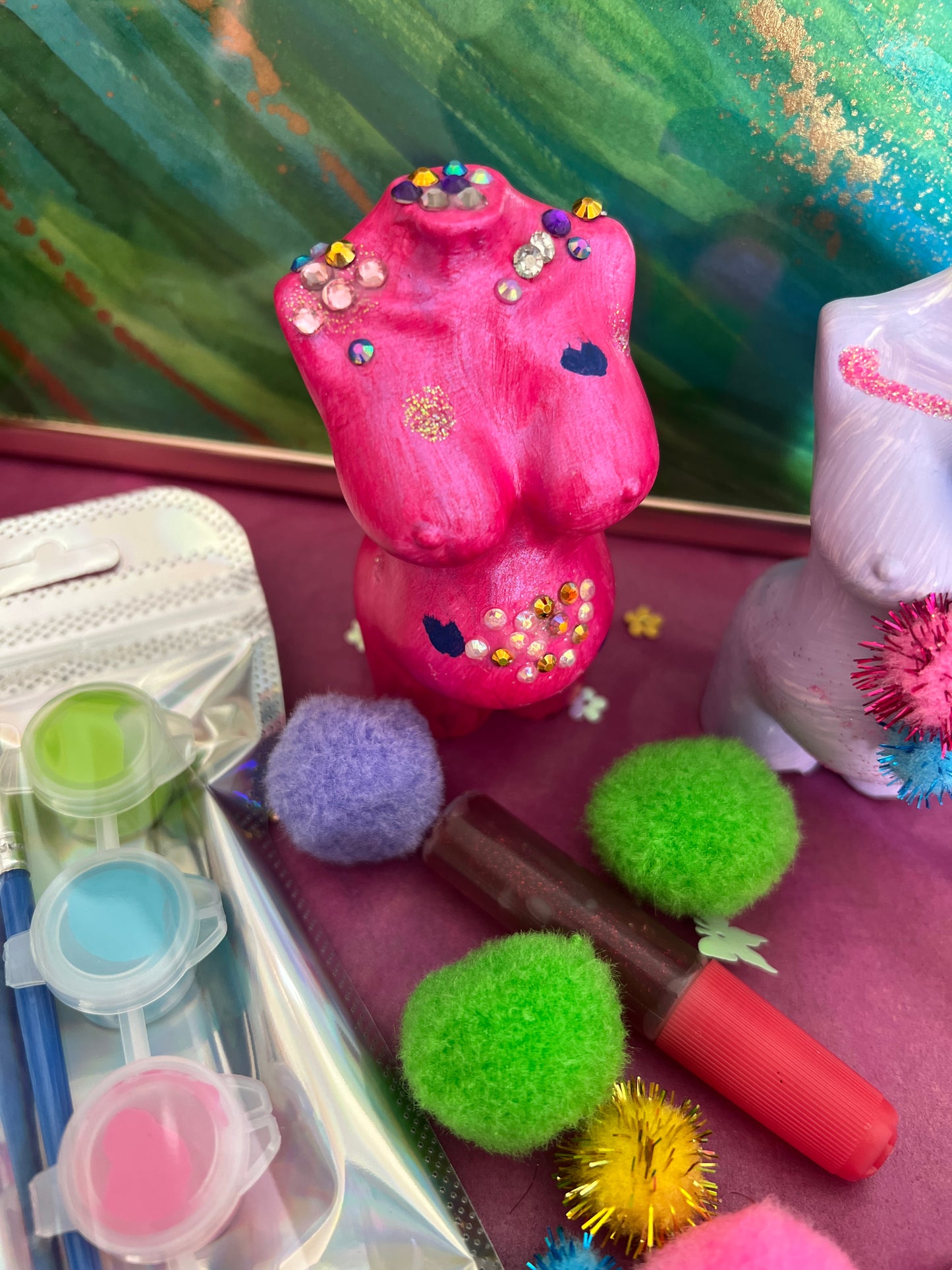 Babyborrel babyshower activiteit: zwangere buiken schilderen en versieren (DIY box)