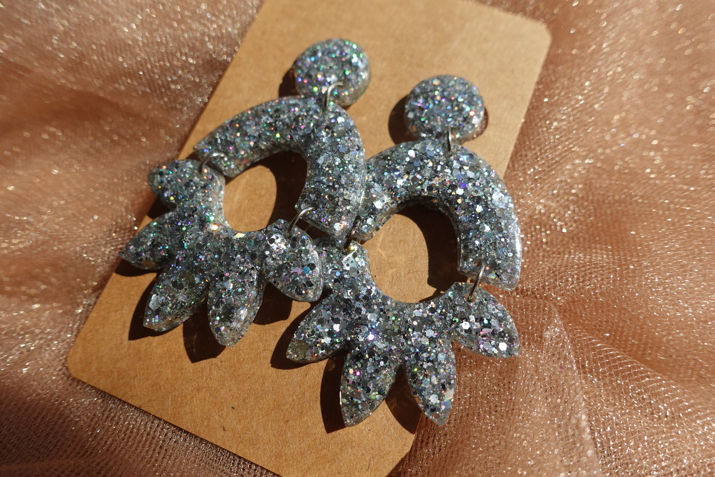 Kerst oorbellen zilverkleurige holografisch waaier