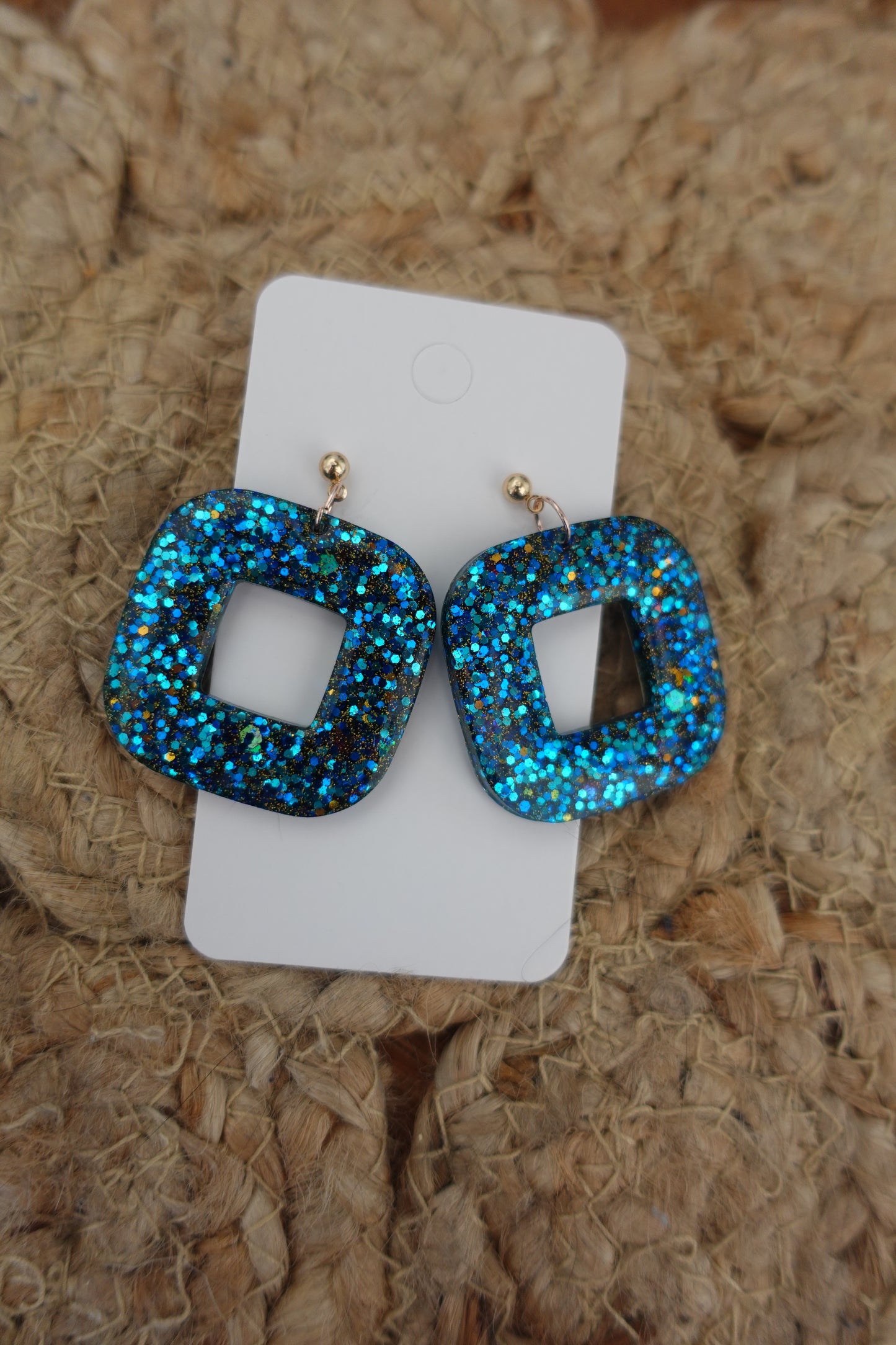 Blauwe oorbellen met holografische gouden glitter (statement oorbellen)