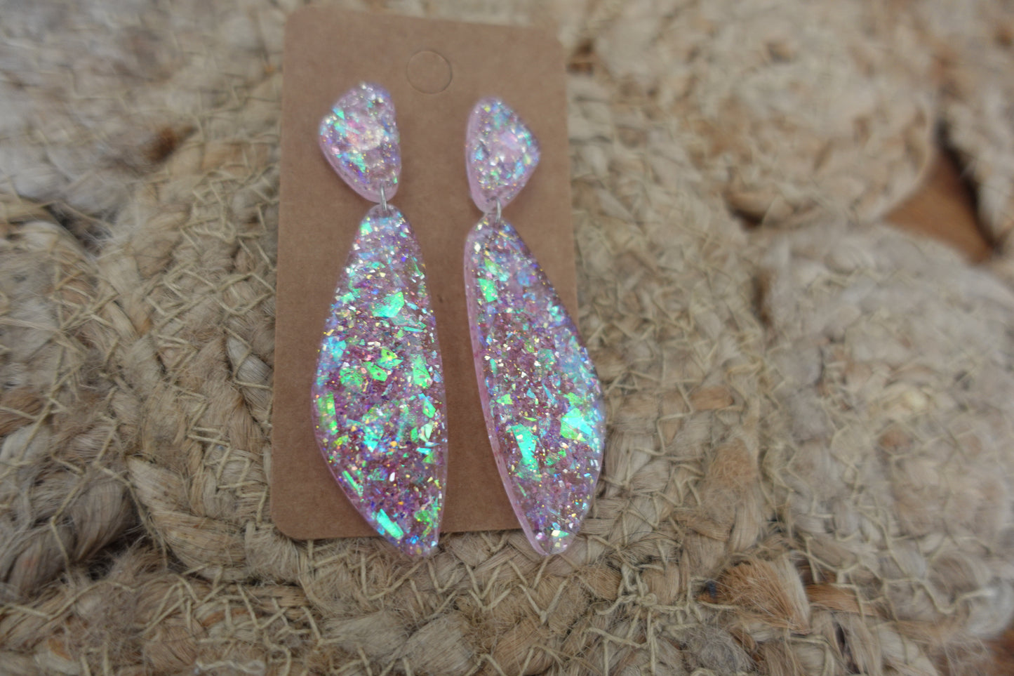 Roze oorbellen met flake glitter (statement oorbellen)