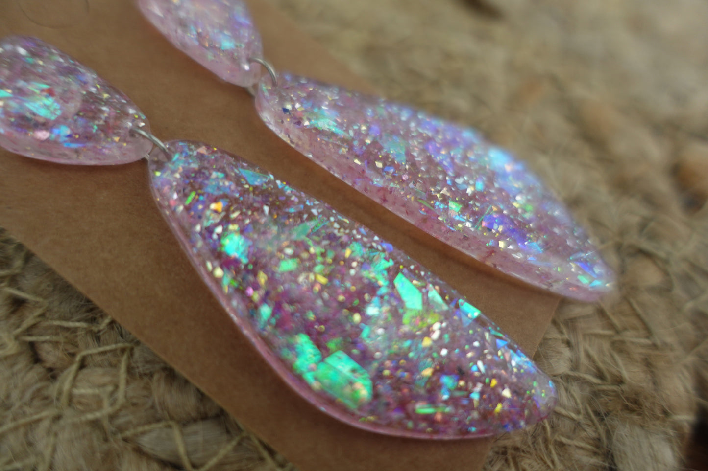 Roze oorbellen met flake glitter (statement oorbellen)