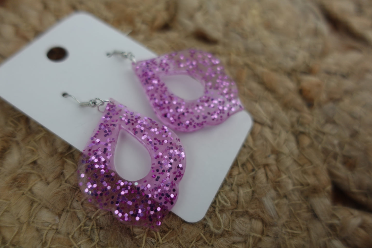 Roze oorbellen met roze glitter (statement oorbellen)