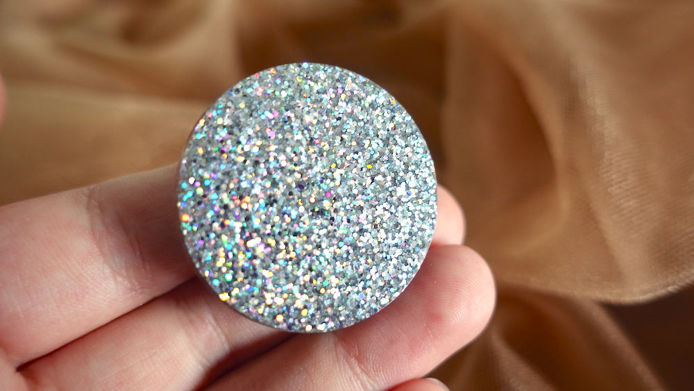 Maxi studs zilveren holografische glitter oorbellen