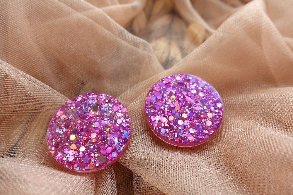 Maxi studs glitter oorbellen holografisch roze