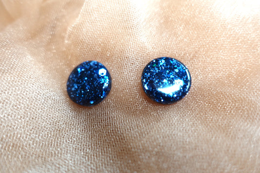 Donkerblauwe glitter oorknopjes (medium) oorbellen