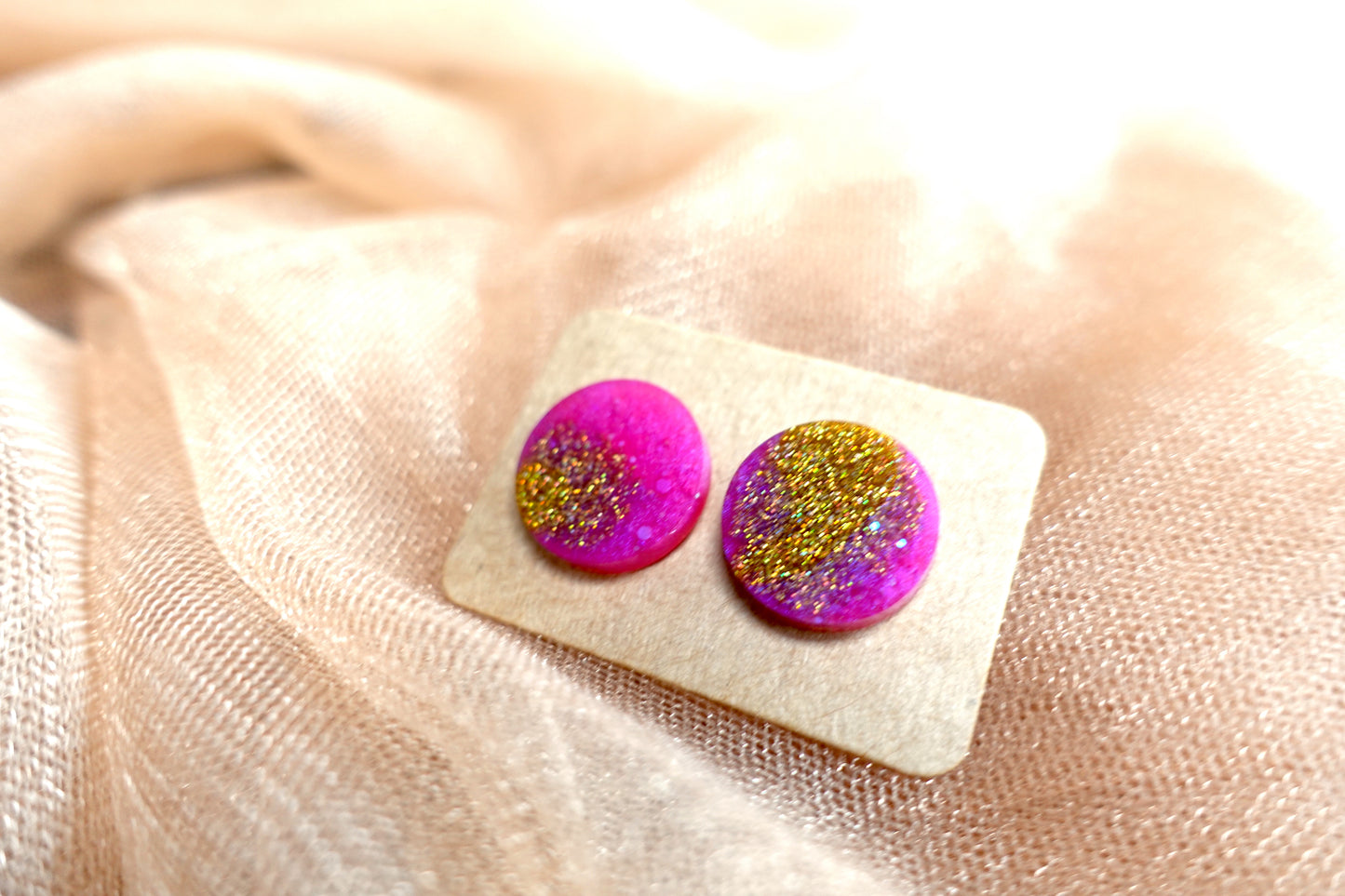 Roze en goud holografische glitter mini oorstekertjes oorbellen