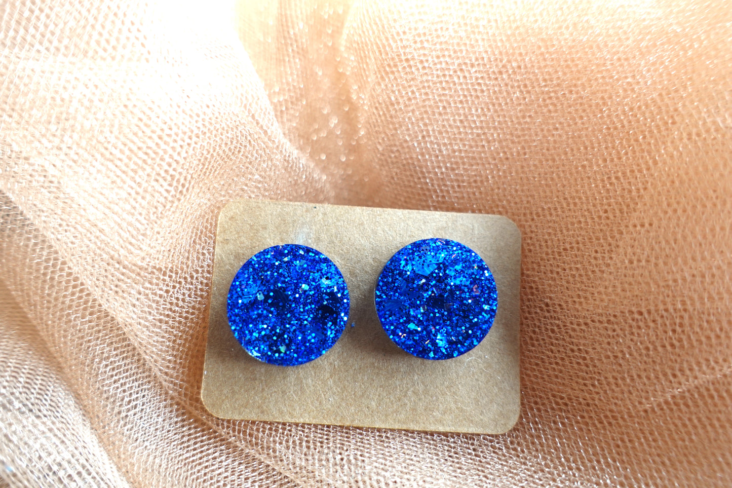 Donkerblauwe mini holografische glitter oorstekertjes oorbellen