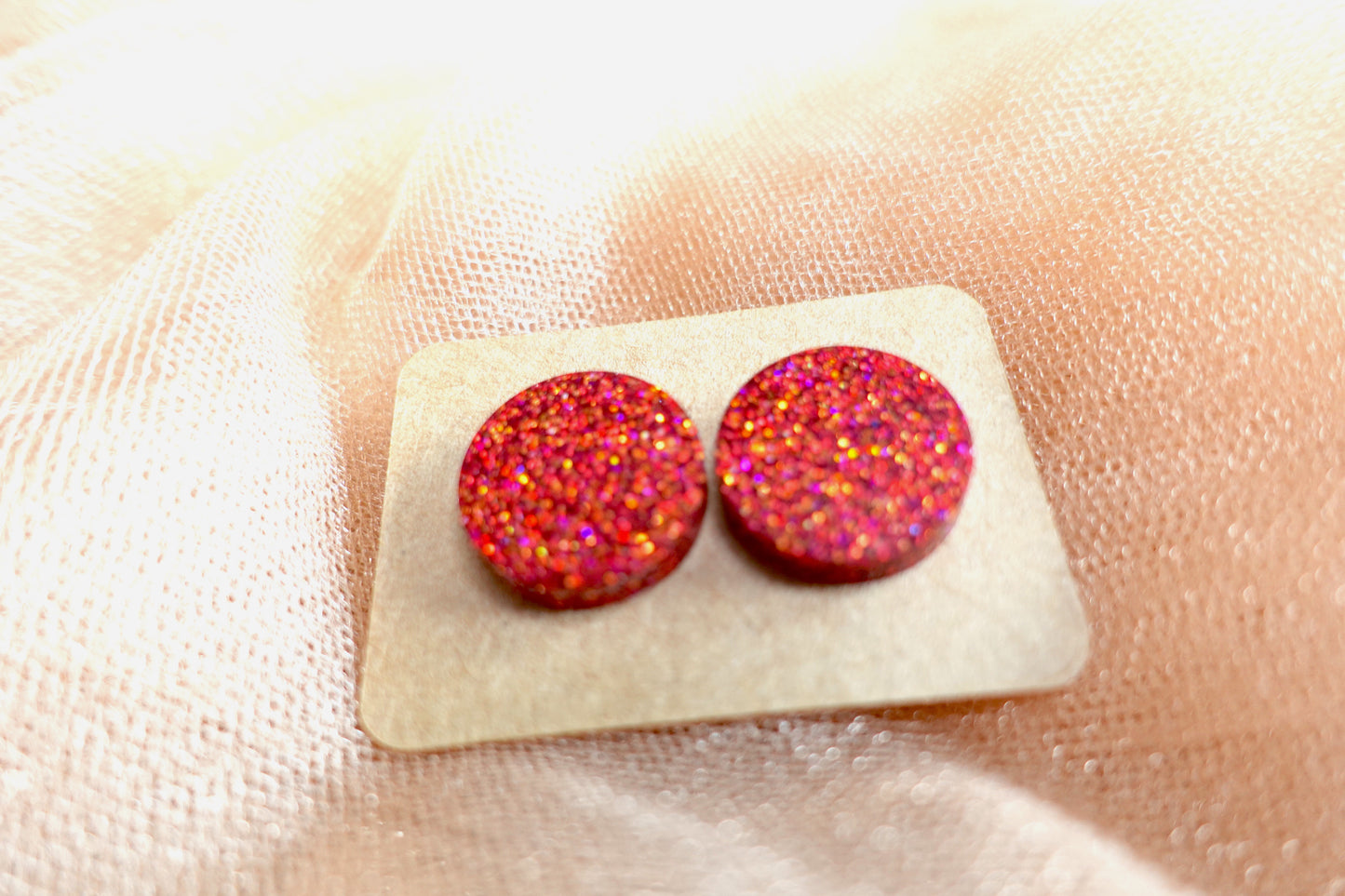 Rode holografische mini oorstekertjes oorbellen