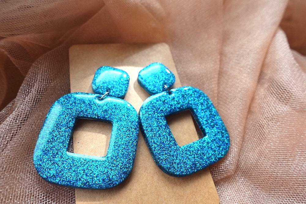 Vierkante donut turquoise holografische glitter oorbellen - statement oorbellen