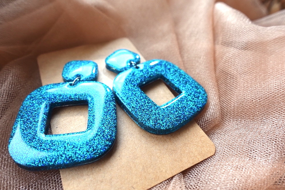 Vierkante donut turquoise holografische glitter oorbellen - statement oorbellen