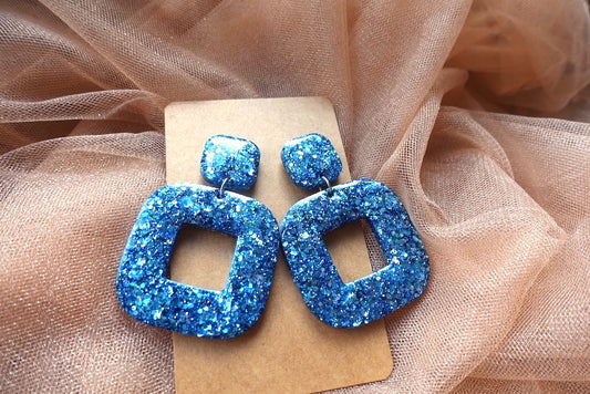 Koele kleuren blauwe oorbellen glitter vierkante donut - felgekleurde oorbellen