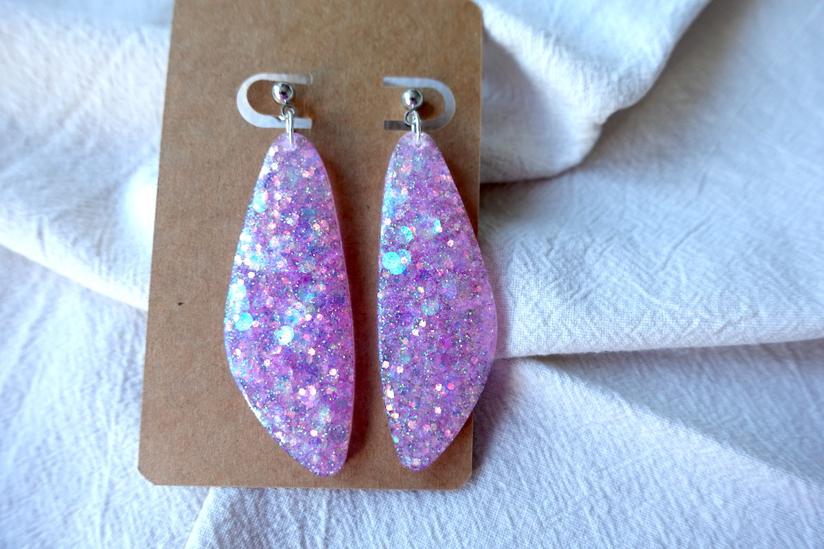 Fairycore lichtroze oorbellen met glitter - statement oorbellen