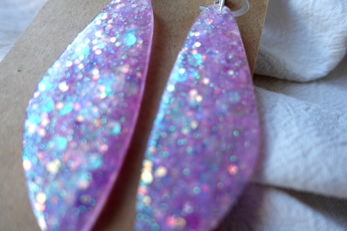 Fairycore lichtroze oorbellen met glitter - statement oorbellen
