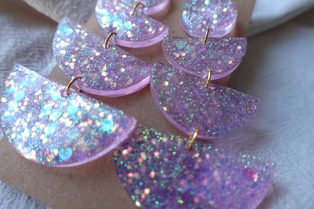 Fairycore roze oorbellen met glitter - statement oorbellen (lichtroze oorbellen)