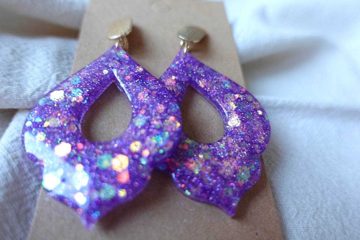 Marokkaanse donut oorbellen paars met holografische glitter - statement oorbellen