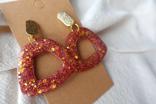 Trapezium donut oorbellen rode glitter oorbellen  - statement oorbellen