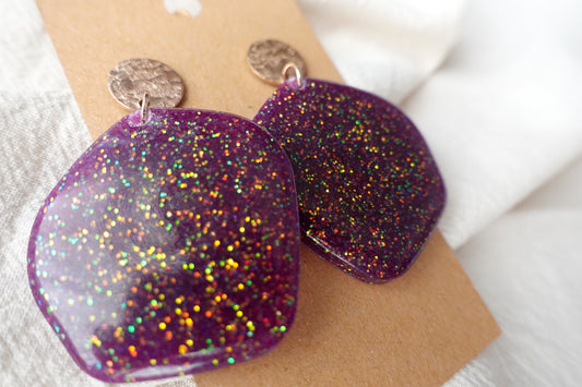 Organische oorbellen paars met glitter - statement oorbellen