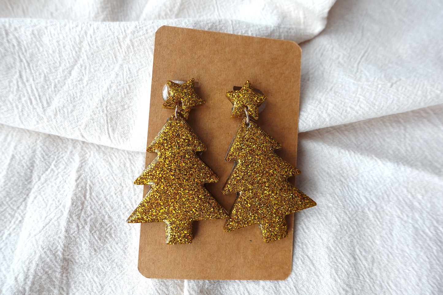Holografische, gouden kerstboom oorbellen met sterretje
