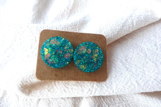 Turquoise holografische glitter oorbellen studs met flakes- statement oorbellen