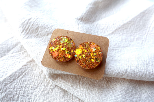 Warm gouden holografische mini oorstekertjes oorbellen met flakes