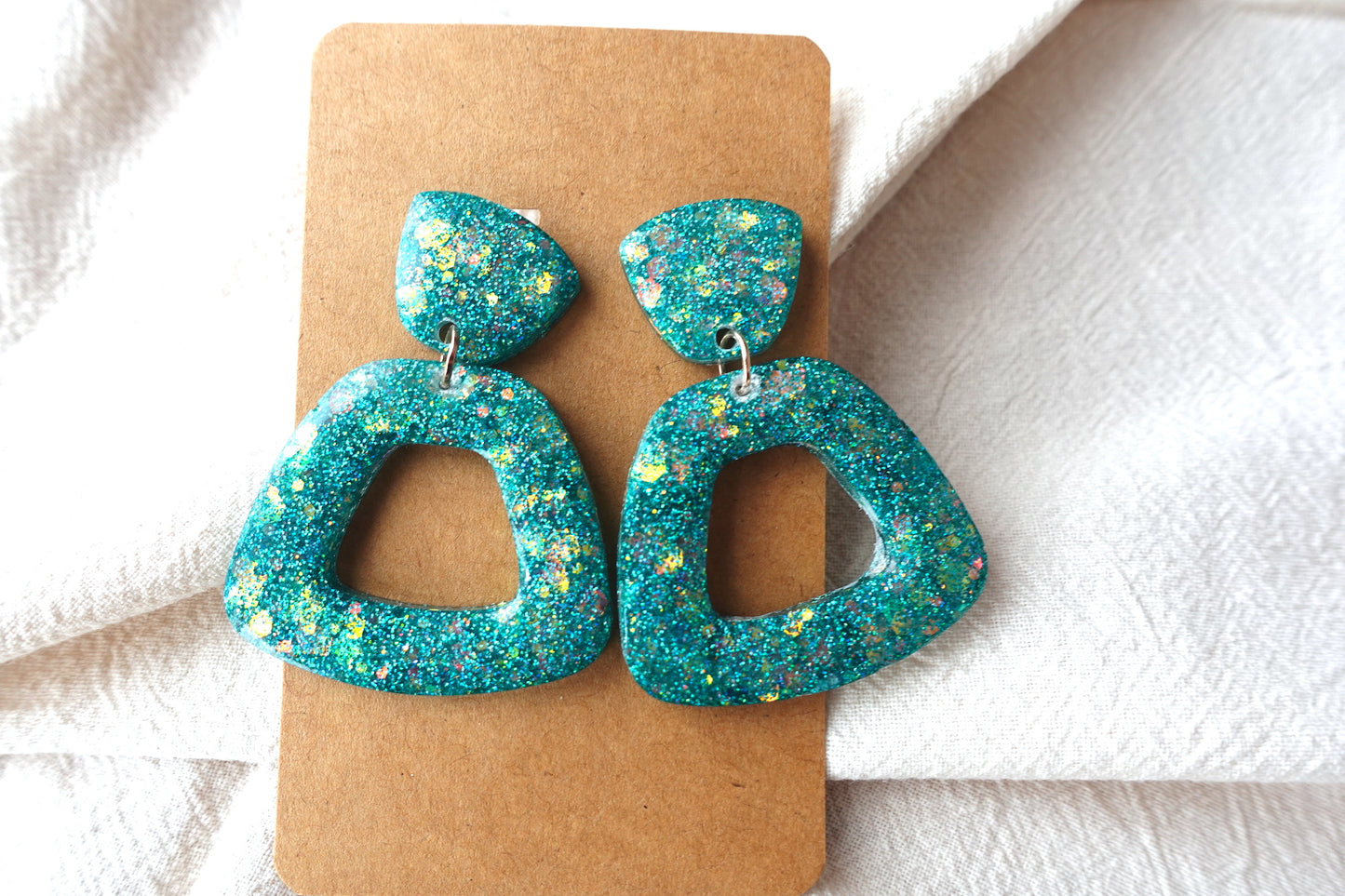 Turquoise trapezium donut oorbellen glitter holografische oorbellen - statement oorbellen