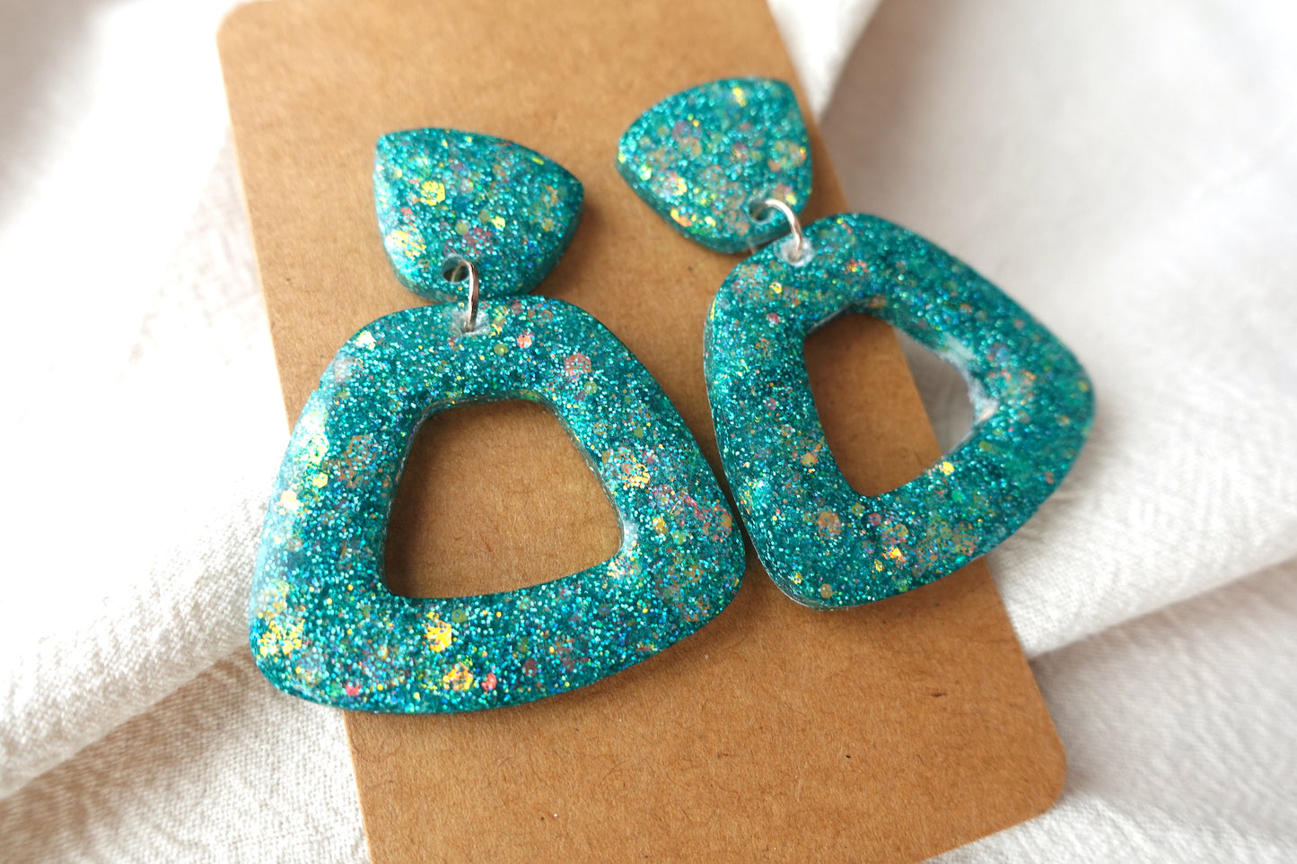 Turquoise trapezium donut oorbellen glitter holografische oorbellen - statement oorbellen