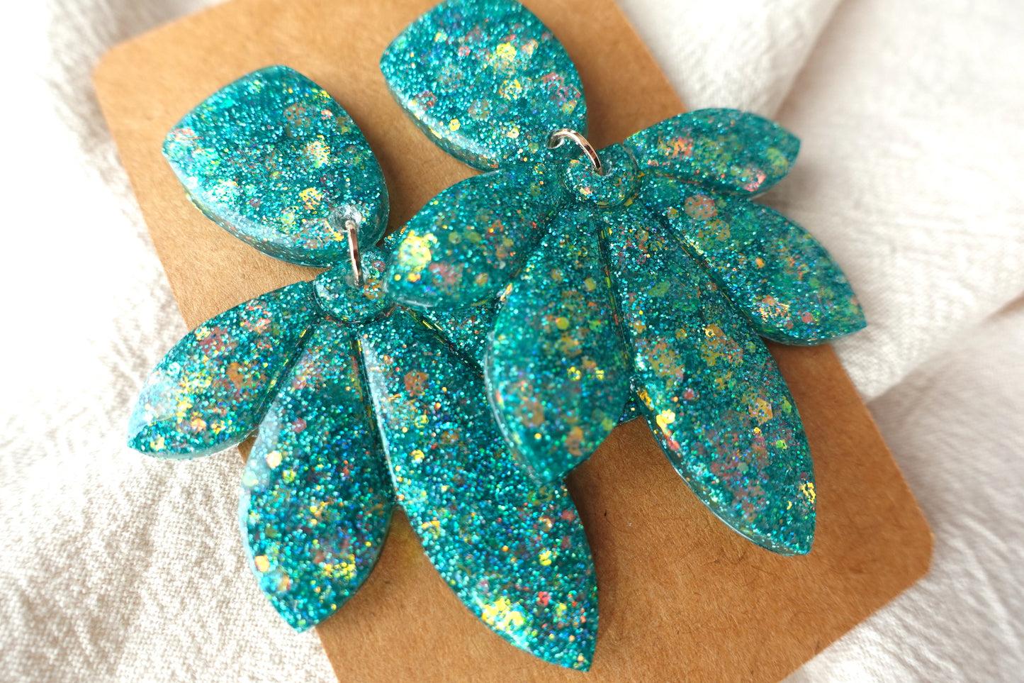 Bloem oorbellen turquoise glitter holografische oorbellen - statement oorbellen