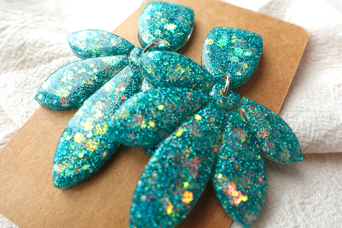 Bloem oorbellen turquoise glitter holografische oorbellen - statement oorbellen