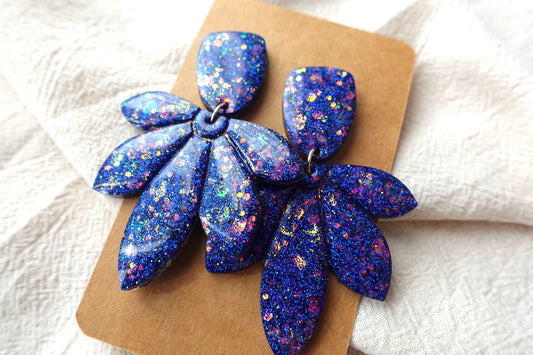 Bloem oorbellen blauwe glitter holografische oorbellen - statement oorbellen