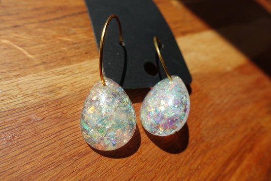 Flake glitter oorbellen druppelvorm dikke hoops goudkleurig