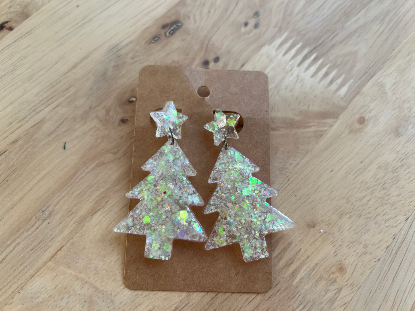 Doorzichtige glitter kerstboom oorbellen met ster en flakes SKU 15