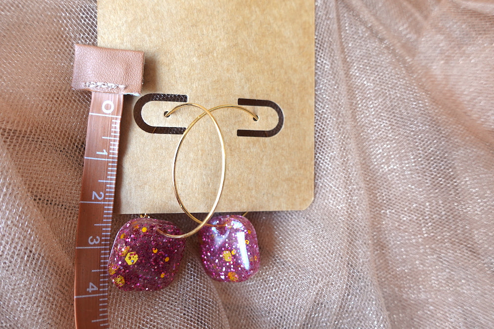 Mini vierkante glitter (rood-roze-koper) oorbellen hoops goudkleurig