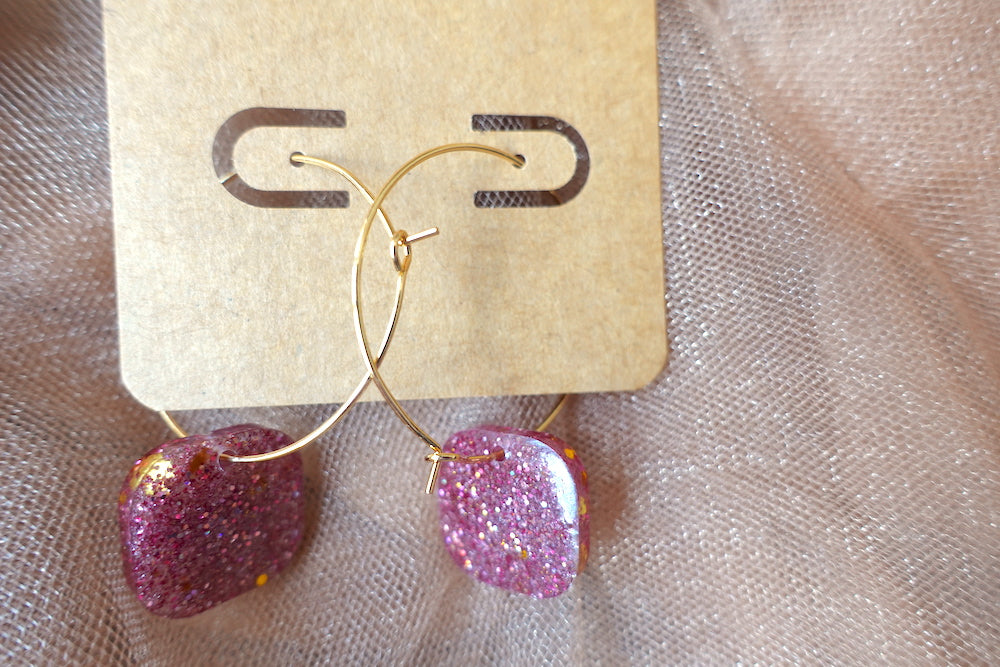 Mini vierkante glitter (rood-roze-koper) oorbellen hoops goudkleurig